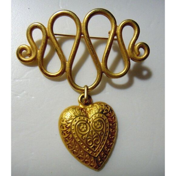 Puffed Heart Pin Etched Design Large Open Swirl Top Goldtone Lightweight - Picture 3 of 4
